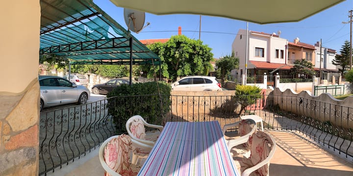 Denize çOk Yakın, Büyük Ve Rahat Teraslı Villa - Urla
