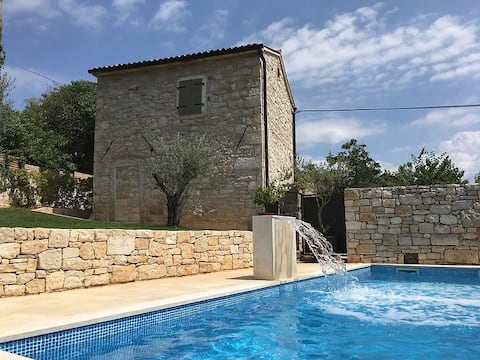 Villa Šterna II vacation home with pool and garden