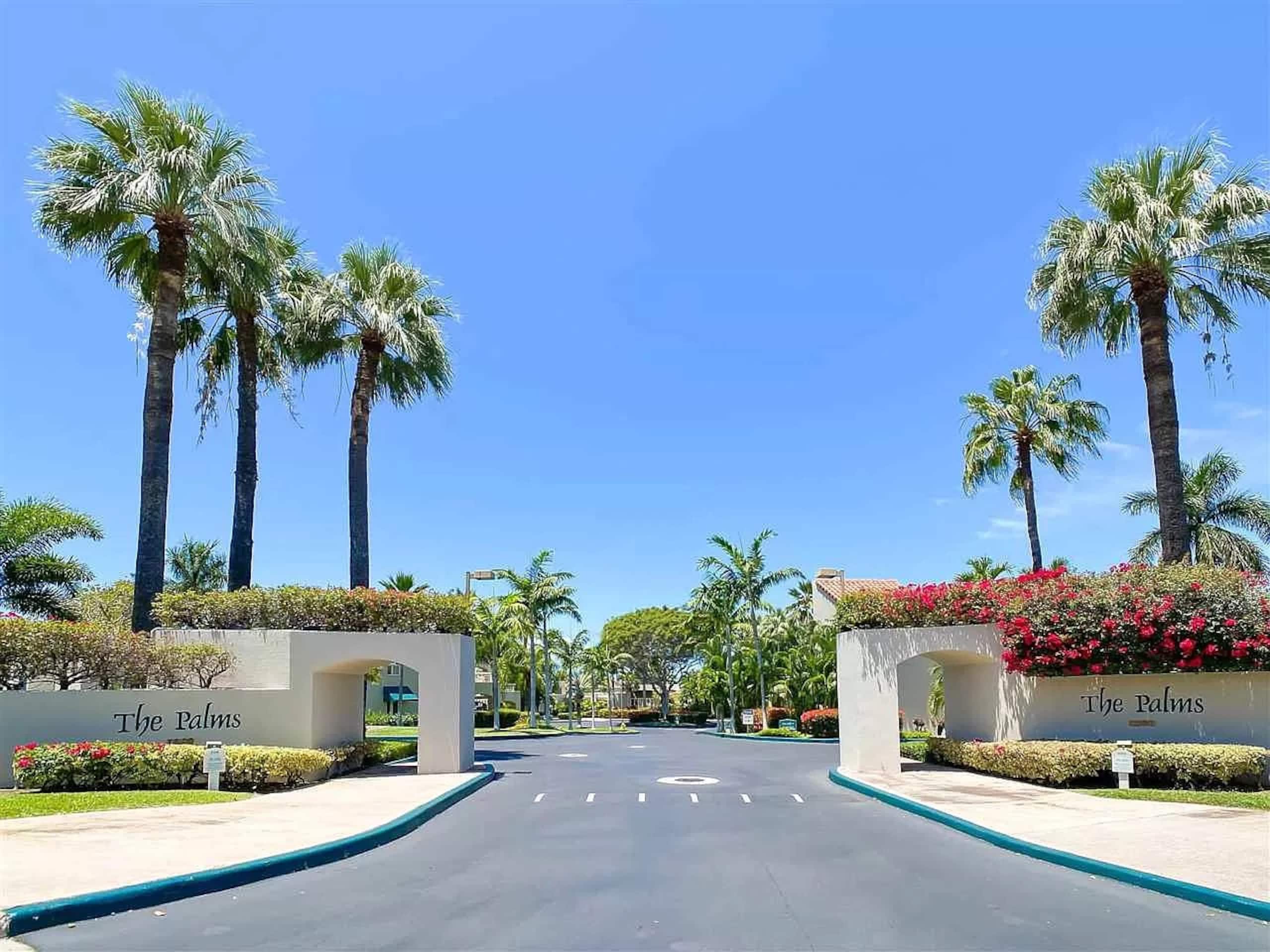 Condo in Kihei · ★4.98 · 1 bedroom · 2 beds · 2 baths - Image 4