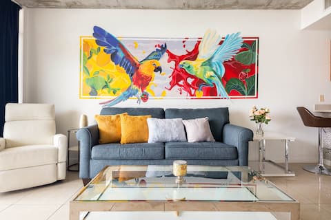 Top performing Airbnb: Bright, sleek condo with wonderful skyline view in Midtown