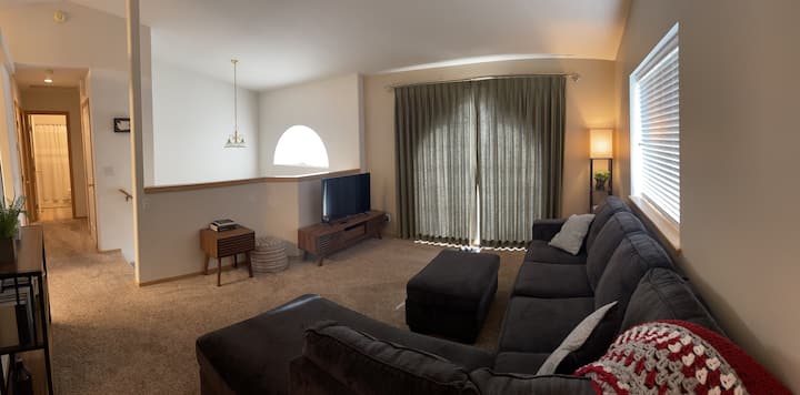 Spacious 3 Bed/2 Bath -1 Block From Spokane River - Spokane Valley, WA