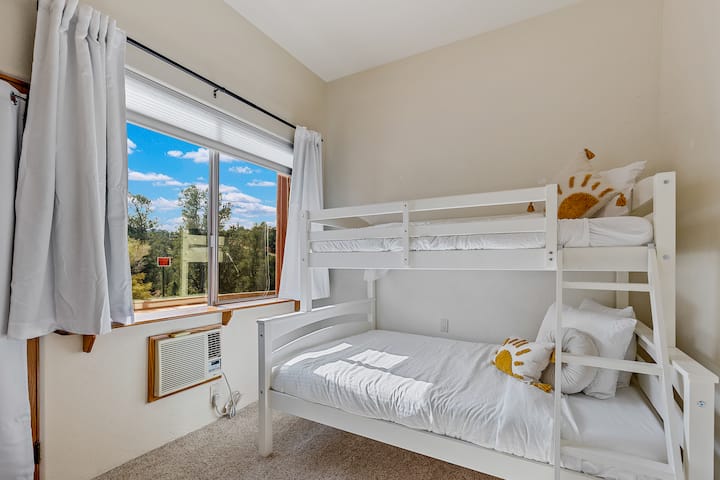 【5th Bedroom, First floor】twin over full bunk bed.