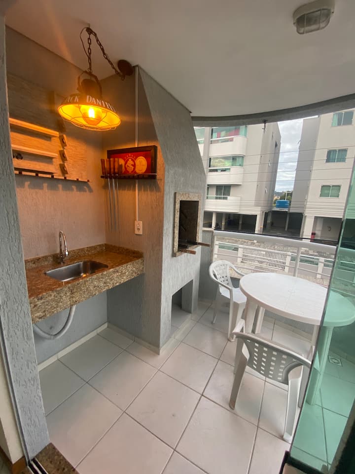 Apartamento Em Bombas Com Sacada E Churrasqueira - Bombinhas