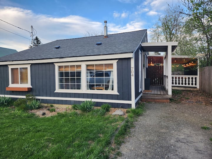 Pet Friendly Summer Cottage Houses for Rent in Sandpoint, Idaho