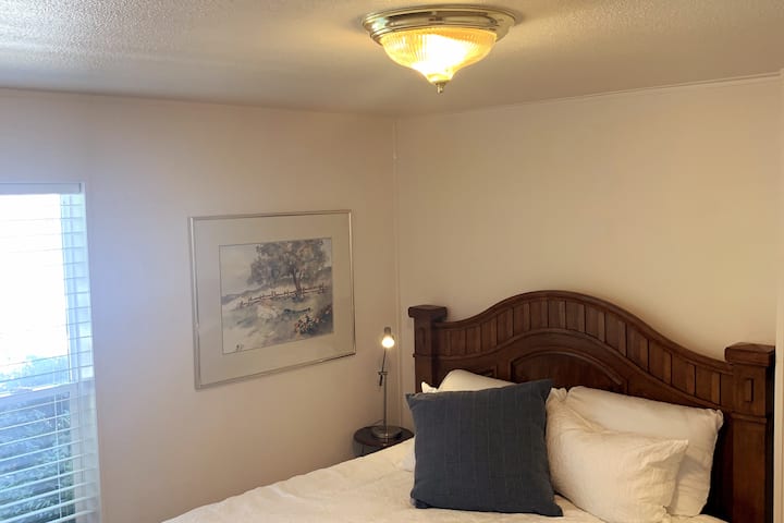 2nd Bedroom Queen Bed with Luxury Linens