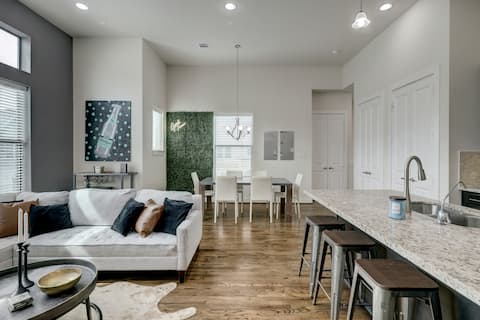 Popular Airbnb listing: Walk to Reliant/NRG stadium | Near MedCntr | LT in Astrodome Area
