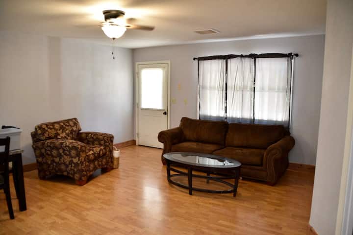 Waterwheel View Apartment - Cuba, MO
