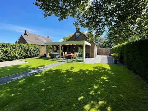 Luxury holiday home with Jacuzzi and large garden.