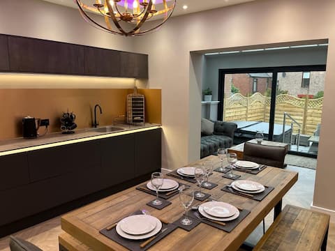 Modern period town house with hot tub