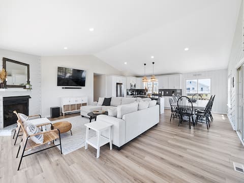 Silver Strand, Pool, Dock w/ Kayaks, Sunset Views