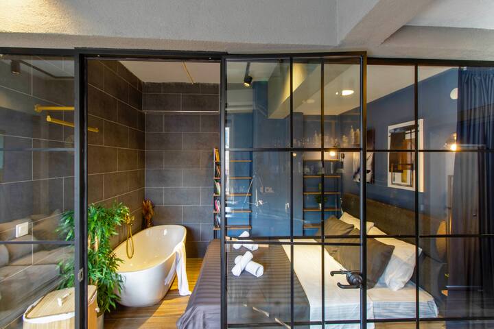 Great 2 Units,6p,3BDRM,2BTHRM, BATHTUB gallery image 4