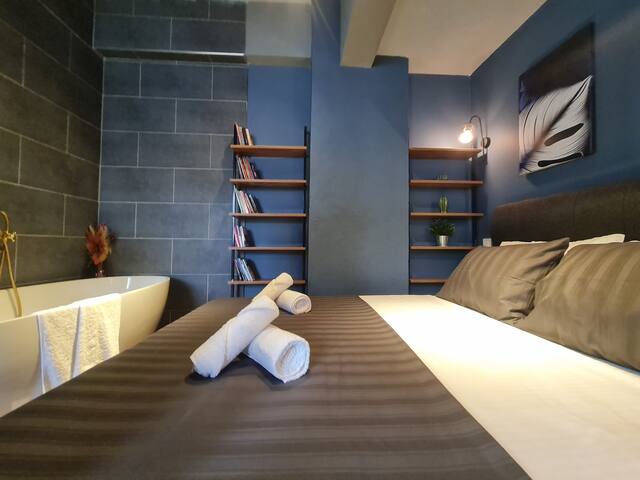 Great 2 Units,6p,3BDRM,2BTHRM, BATHTUB gallery image 5