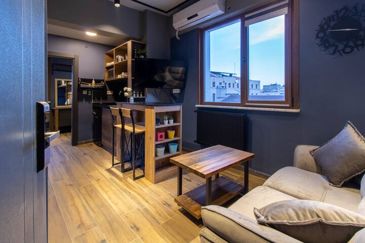 Great 2 Units,6p,3BDRM,2BTHRM, BATHTUB gallery image 2