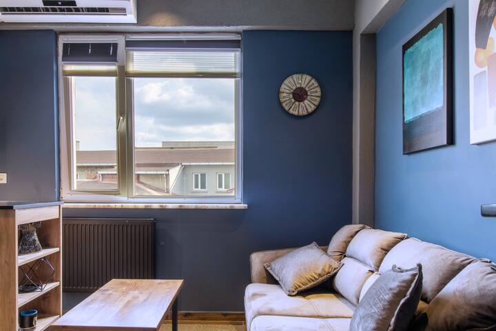 Great 2 Units,6p,3BDRM,2BTHRM, BATHTUB gallery image 3