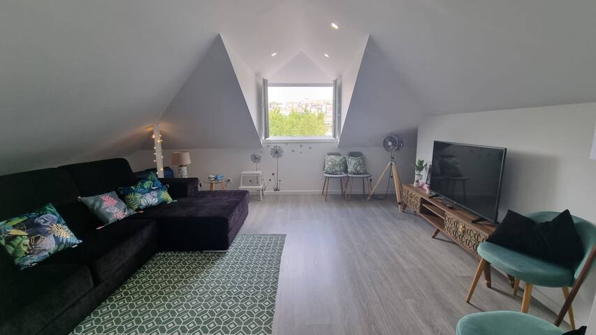 LUXURY PENTHOUSE – River Gallery Art – View&Center gallery image 3