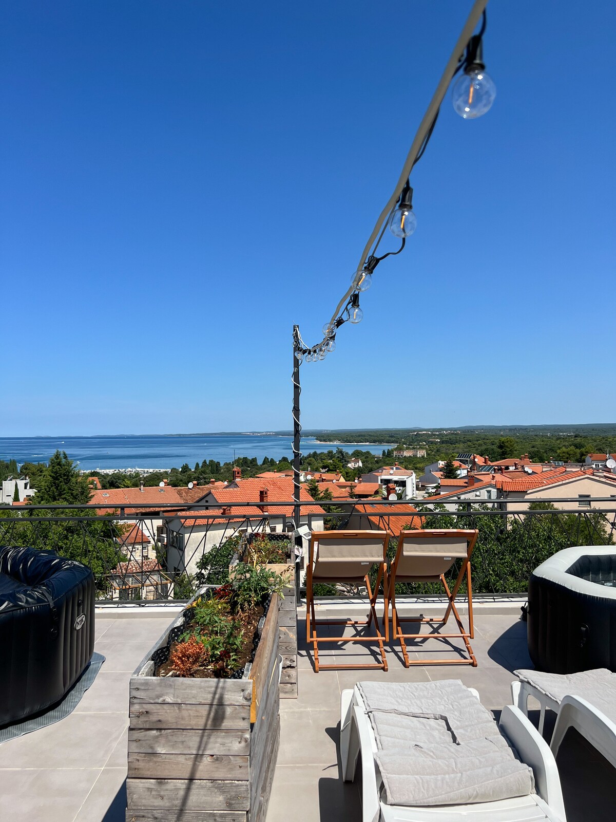 ap1 · Breathtaking rooftop sea view with jacuzzi.