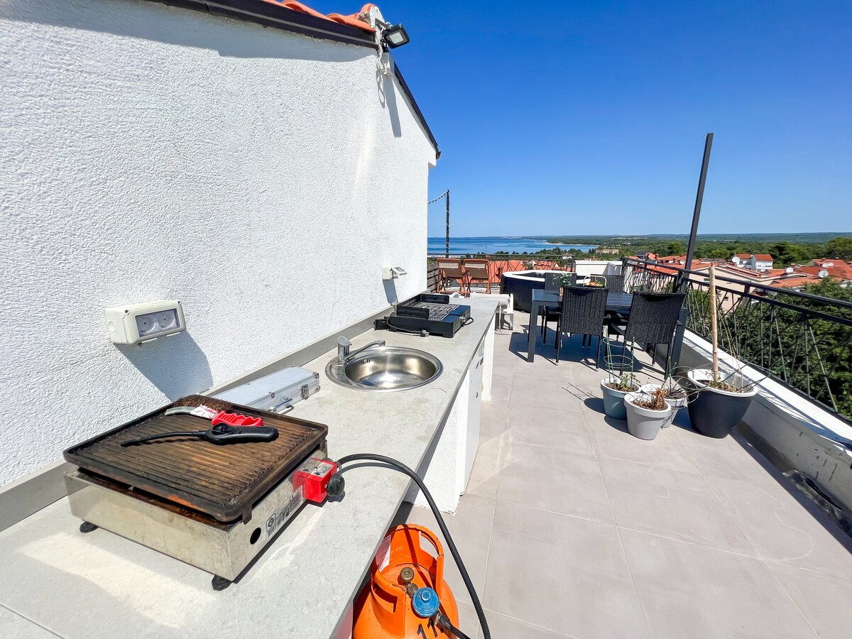 ap1 · Breathtaking rooftop sea view with jacuzzi.