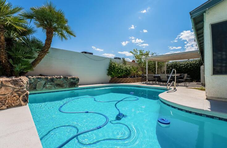 Renovated 10 mins to strip gallery image 2