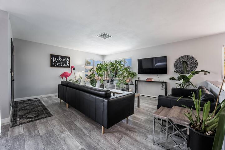 Renovated 10 mins to strip gallery image 5