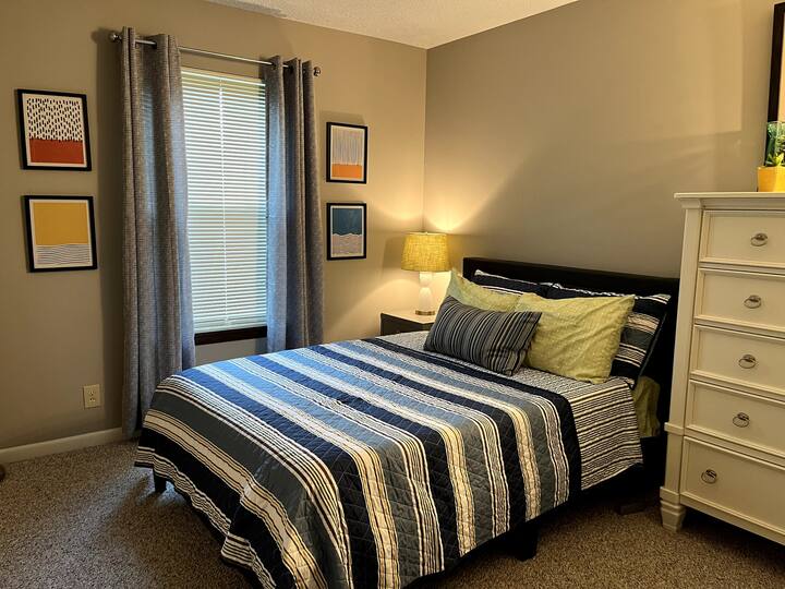 Privates, bequemes Bett und Bad - gemeinsames Wohnzimmer/Küche - Airbnb