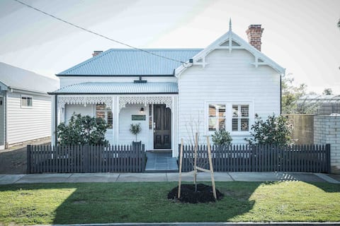 Top Airbnb: Tatura Cottage Accomodation in City Of Greater Shepparton