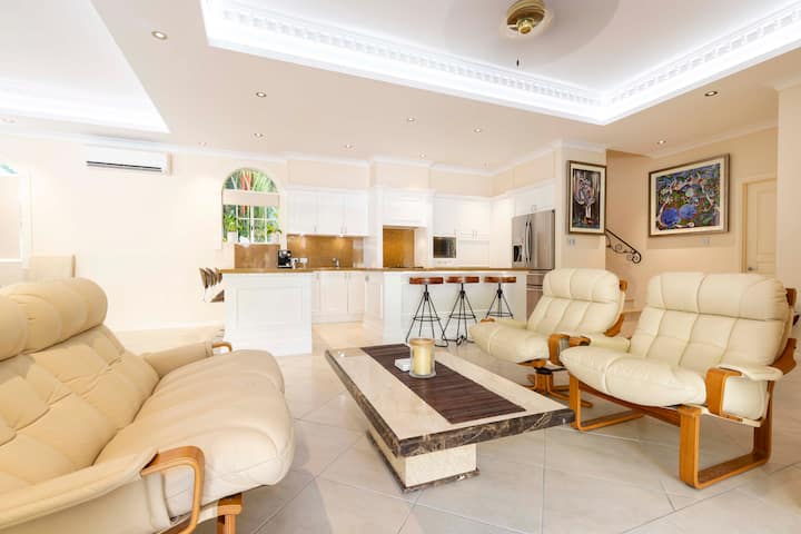 Barbados In The Tropics - 5 Bedroom Home - Port Douglas