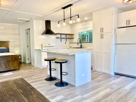 Lil Q Cottage - Qualicum Beach - Entire Suite