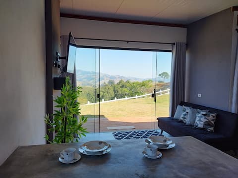 Imóvel de sucesso: Sunset 2 - Charming Chalet with Sunset View em Paraisópolis