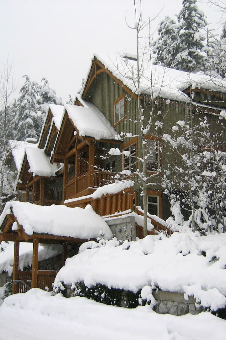 Luxury Ski-in/out End Unit Townhome - Whistler