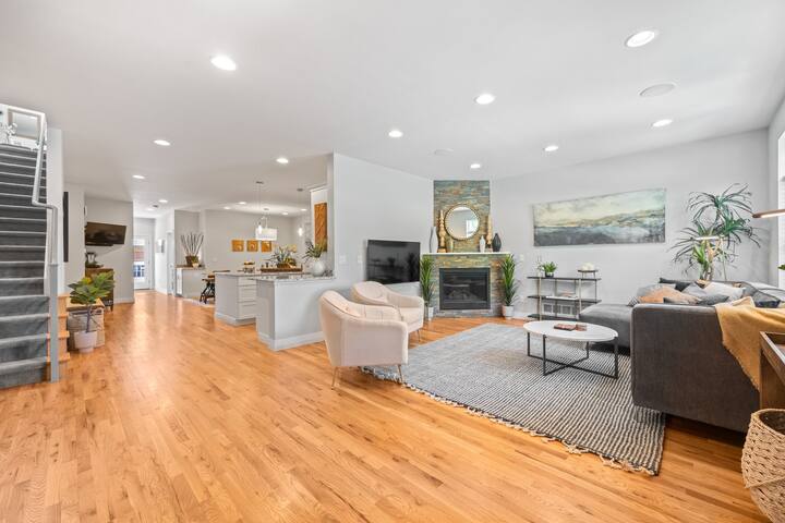 Luxury 5 bd / 4ba – sleeps 10 Near Platt Park / DU gallery image 5