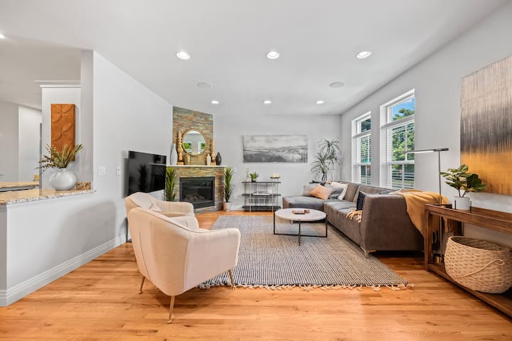 Luxury 5 bd / 4ba – sleeps 10 Near Platt Park / DU gallery image 2