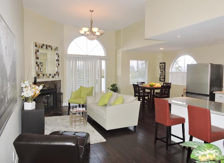 Sophisticated Elegant Camarillo View Condo! - カマリロ, CA