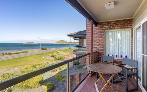 Boutique Stay - Beachfront location