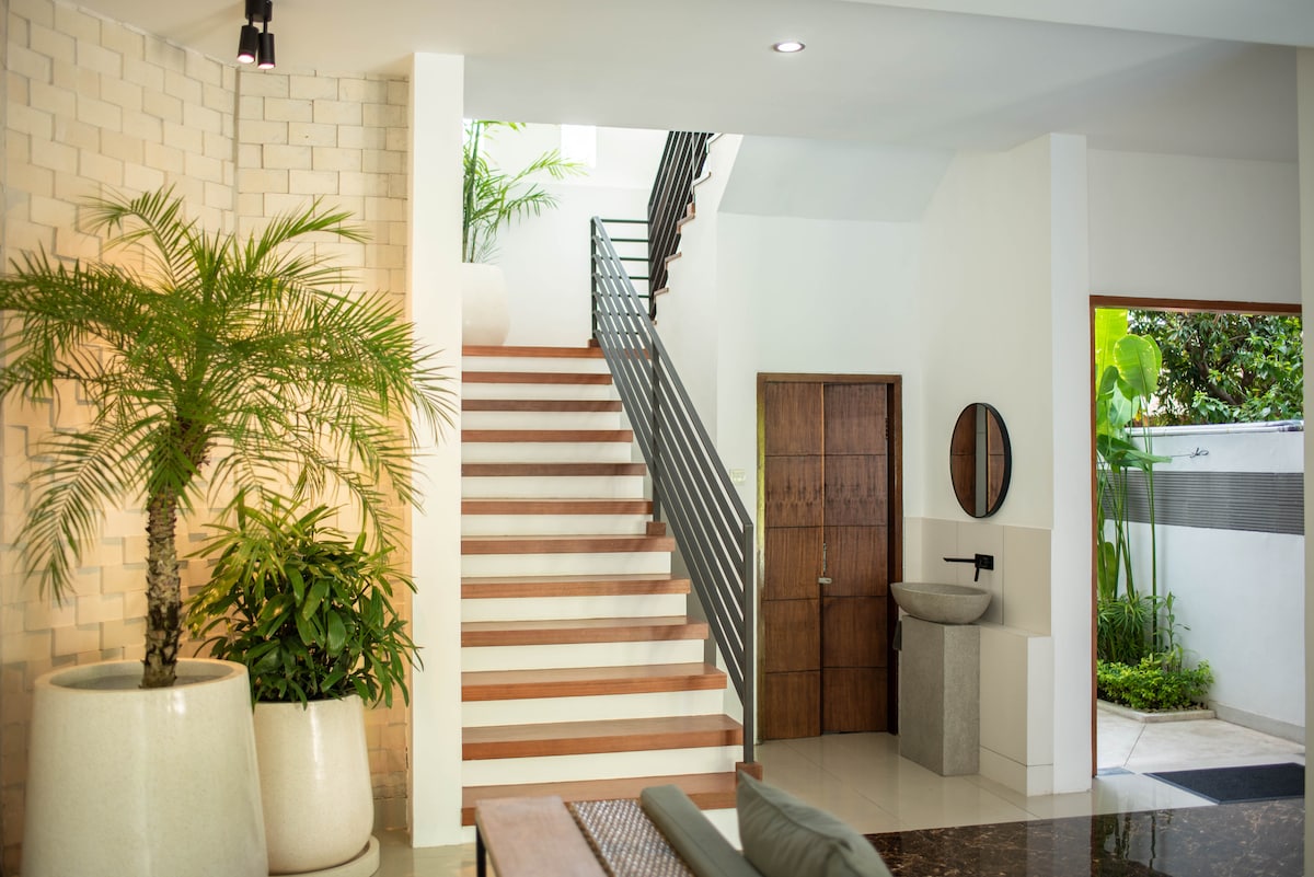 Villa in Kecamatan Denpasar Selatan · ★4.83 · 2 bedrooms · 2 beds · 2.5 private baths, порівнянний Airbnb