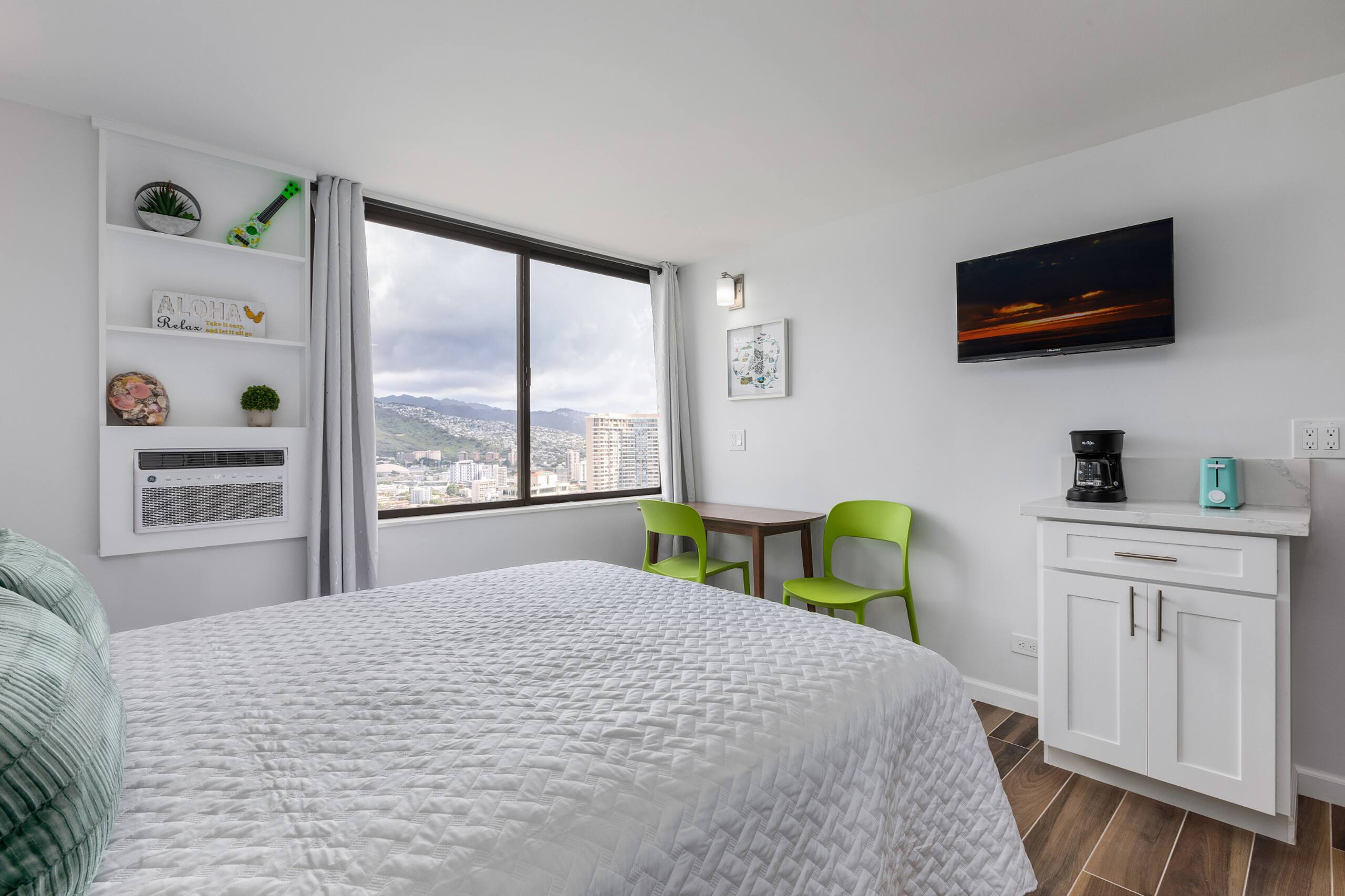 Condo in Honolulu · ★5.0 · Studio · 3 beds · 2 baths - Image 15