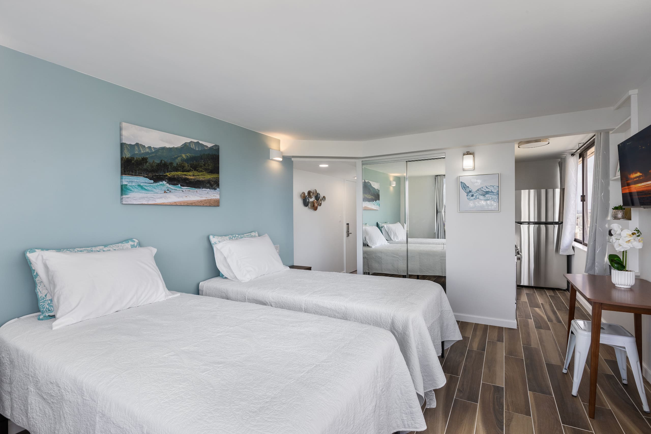 Condo in Honolulu · ★5.0 · Studio · 3 beds · 2 baths - Image 11