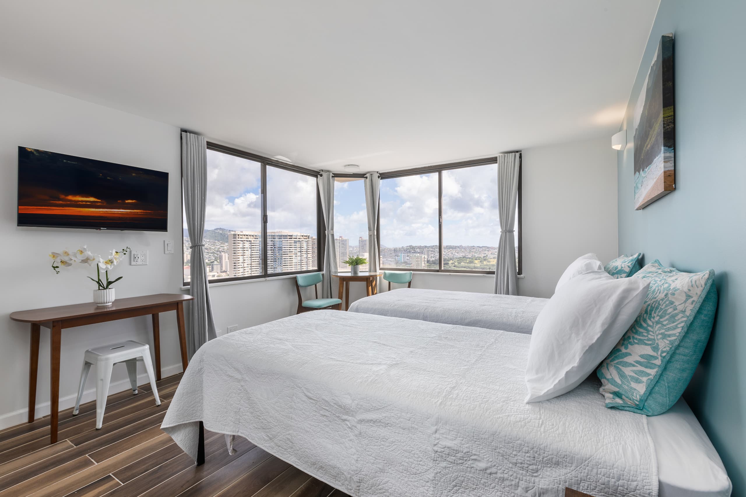 Condo in Honolulu · ★5.0 · Studio · 3 beds · 2 baths - Image 9