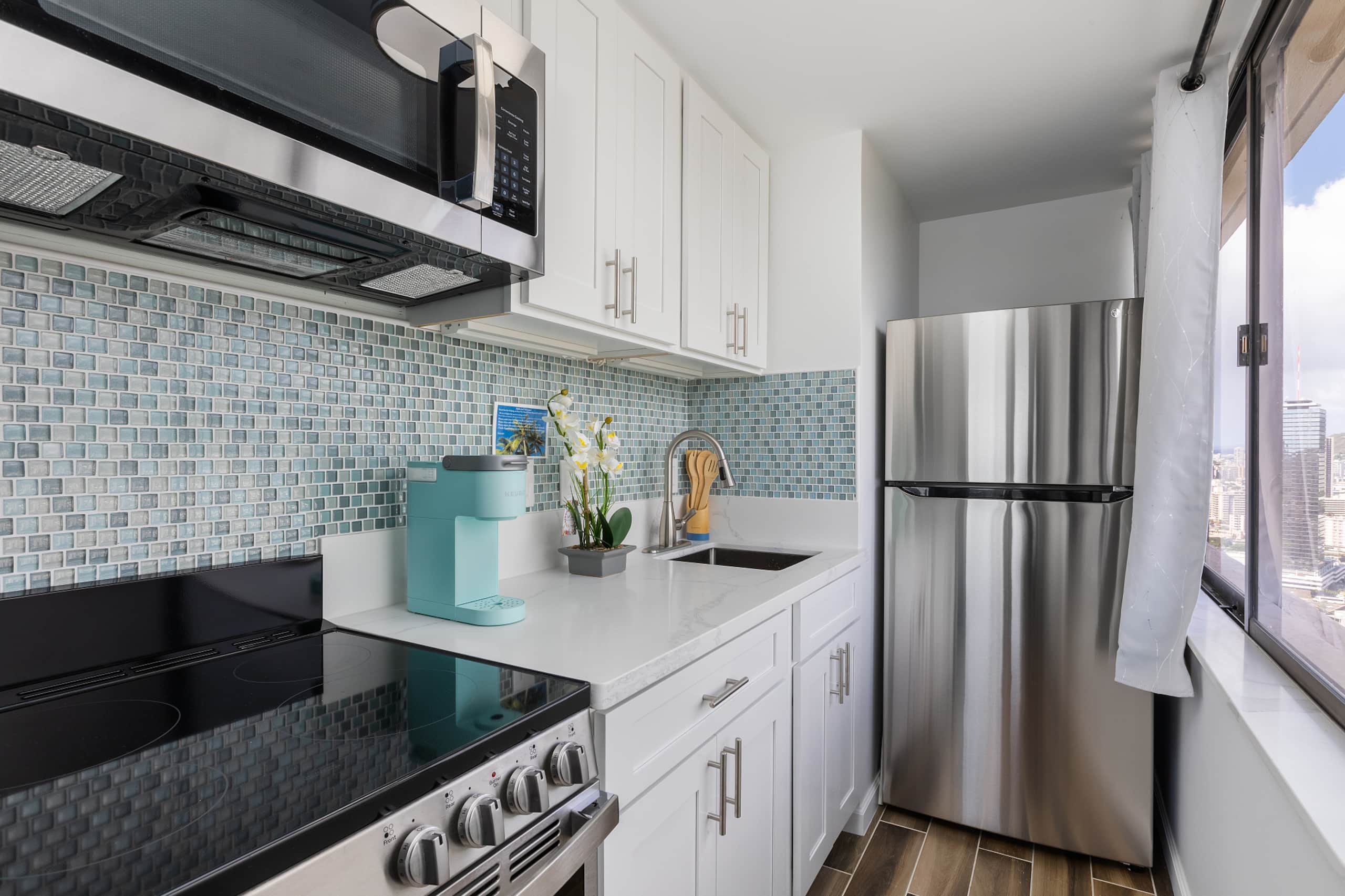 Condo in Honolulu · ★5.0 · Studio · 3 beds · 2 baths - Image 3