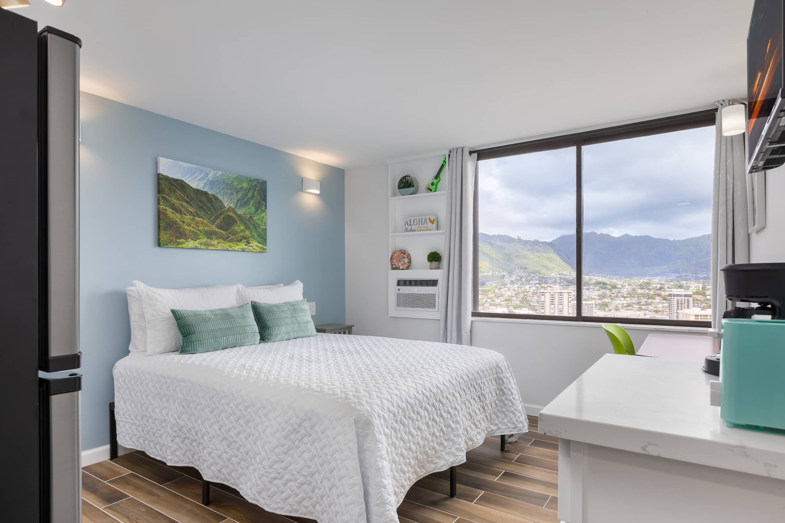 Condo in Honolulu · ★5.0 · Studio · 3 beds · 2 baths - Image 14
