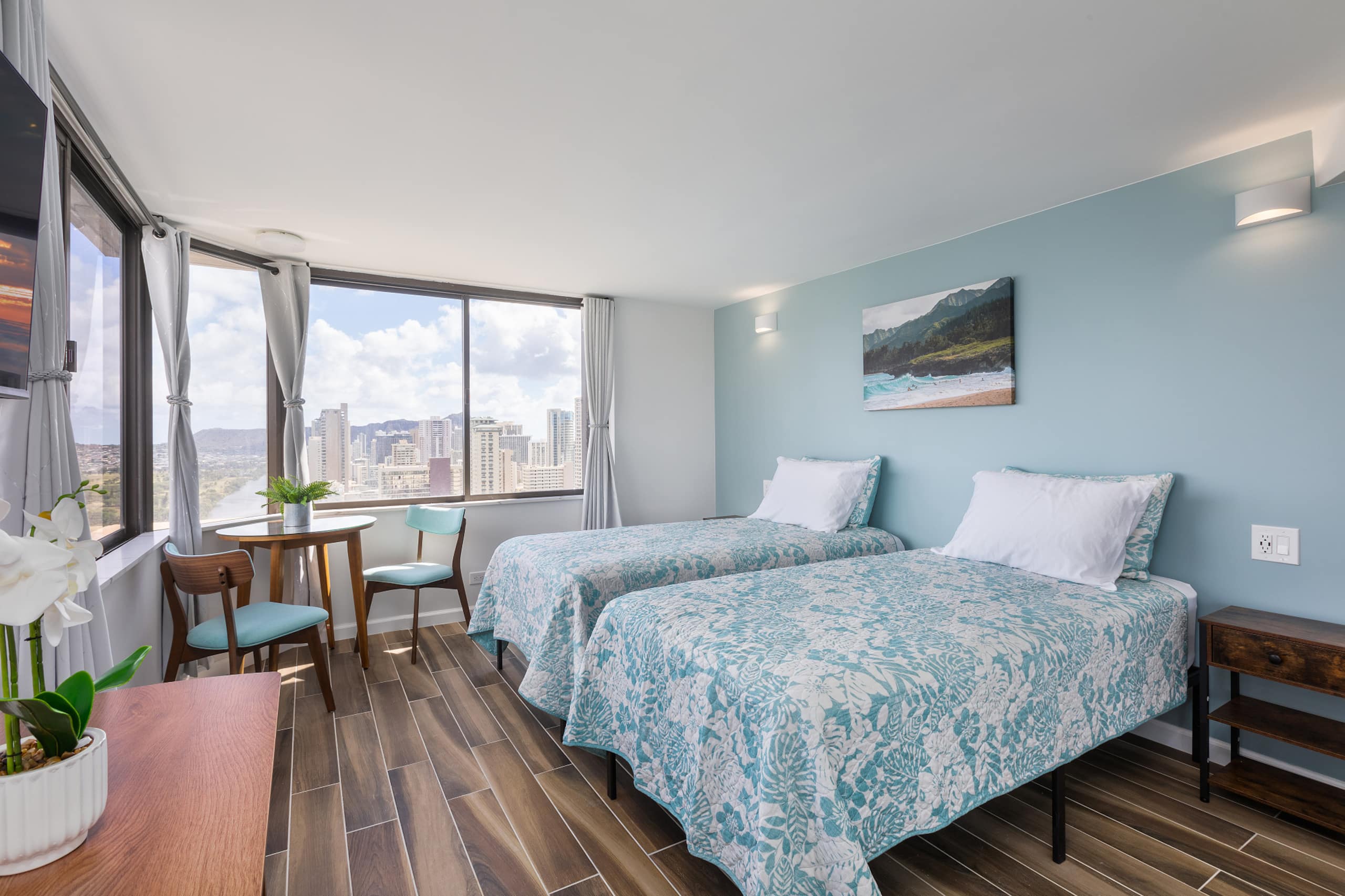Condo in Honolulu · ★5.0 · Studio · 3 beds · 2 baths - Image 8