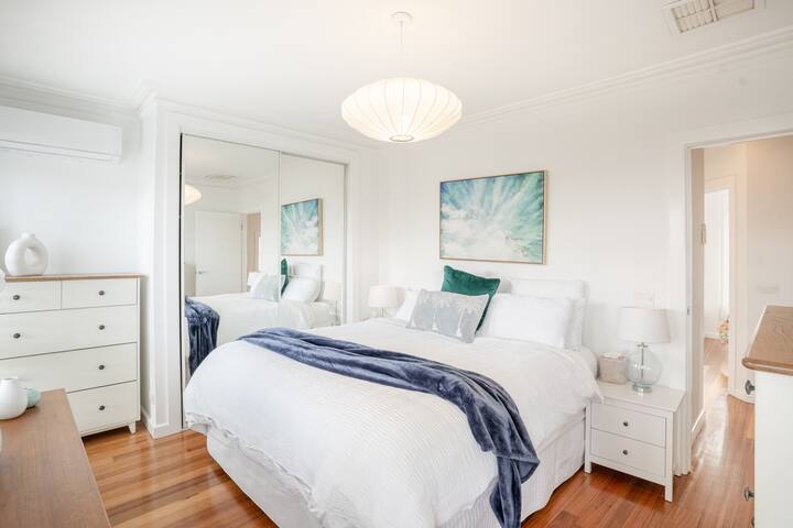 Beautiful 3 BDR home with unique outdoor oasis gallery image 3