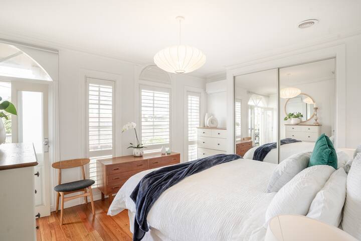 Beautiful 3 BDR home with unique outdoor oasis gallery image 2