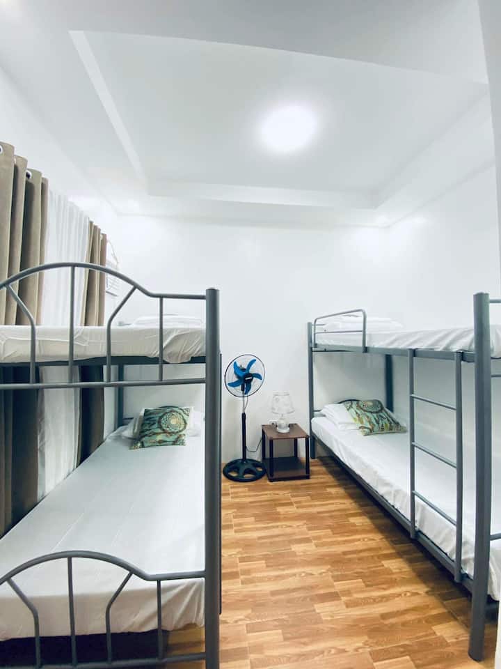 Room 2 Bunk Beds x 2 + roll away bed 2F