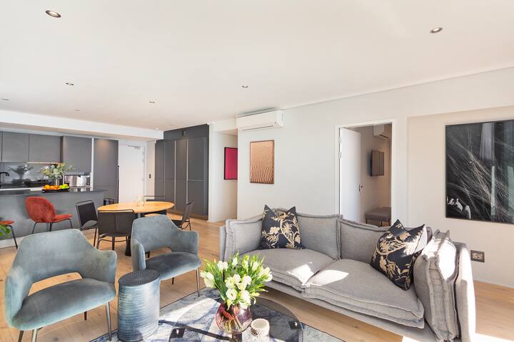 Vibrant Living in the heart of Sea Point (Apt 704) gallery image 2