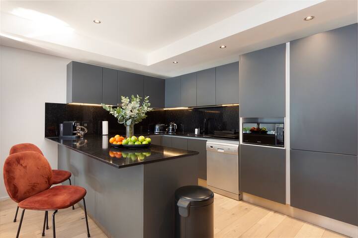 Vibrant Living in the heart of Sea Point (Apt 704) gallery image 5