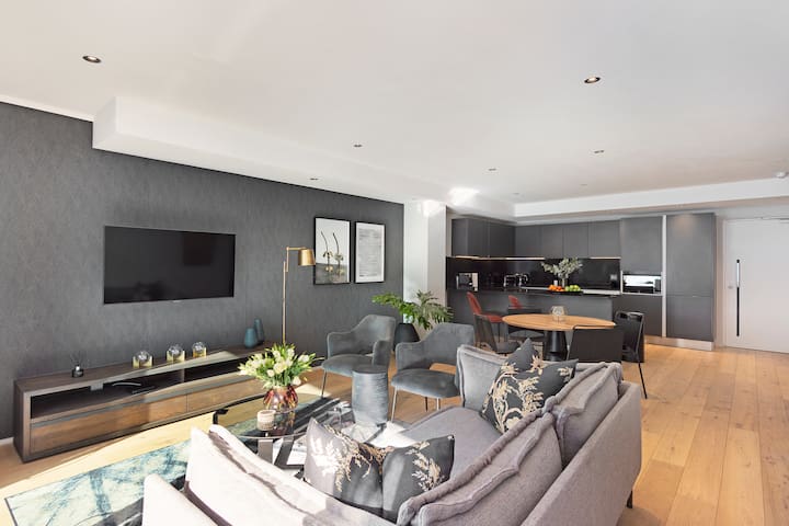 Vibrant Living in the heart of Sea Point (Apt 704)
