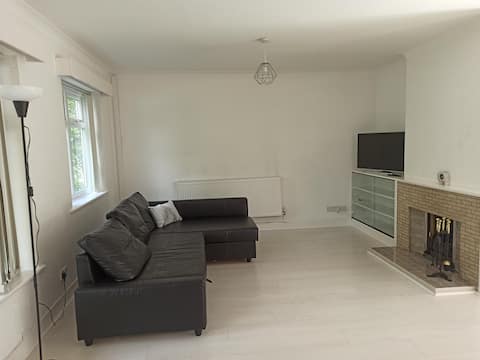 Top performing Airbnb: Lovely 4 bedroom home; Broadband; Off road parking in West Midlands