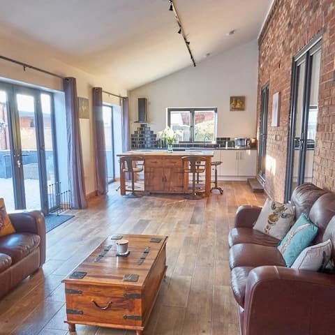 Broadgate Farm, The Old Dairy - 5 ensuite bedrooms