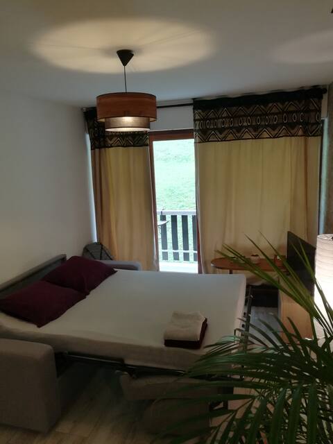 Top Airbnb: Cozy and tidy apartment, Station center in Lélex