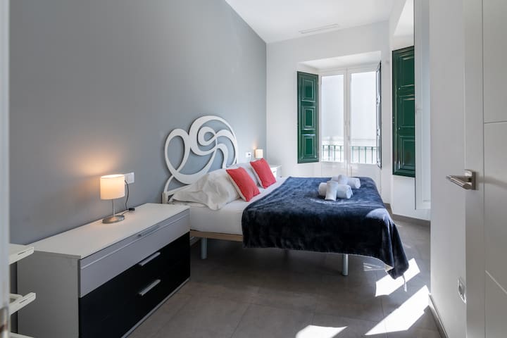 Apartamentos Reservaloen managed Airbnb listing 2
